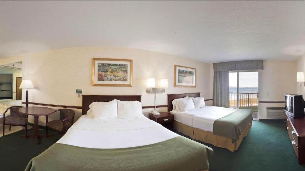 Hotel Express St Ignace-lake By Ihg St. Ignace