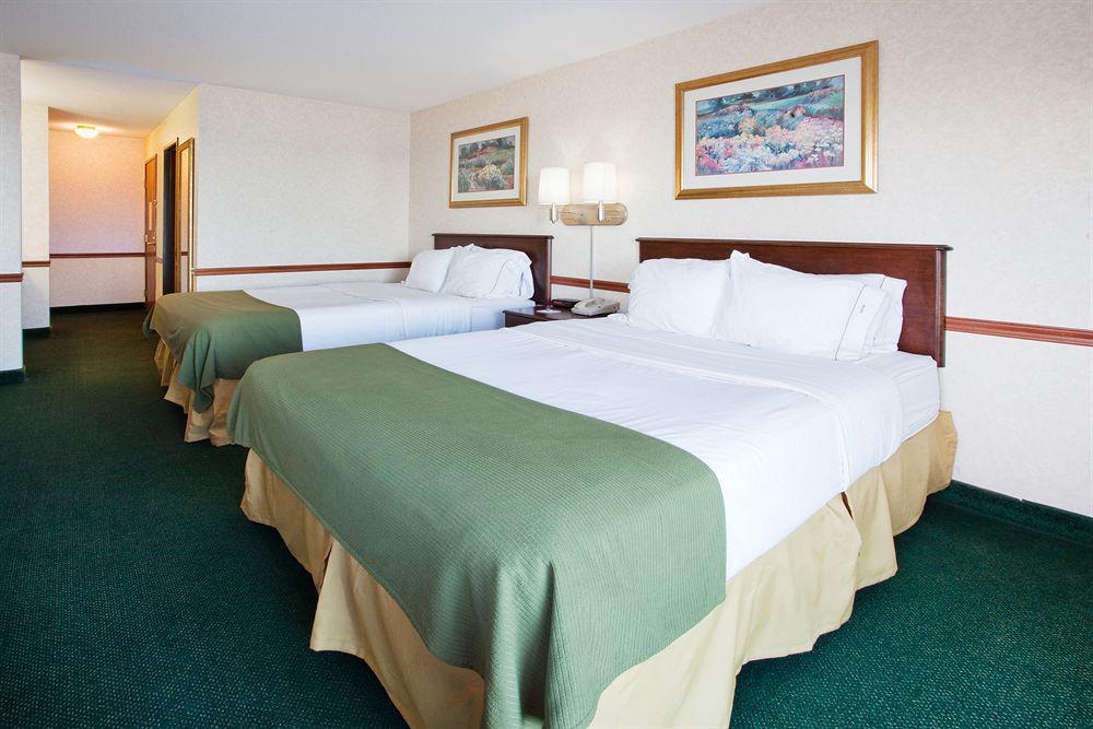 Express St Ignace-lake By Ihg 3* St. Ignace