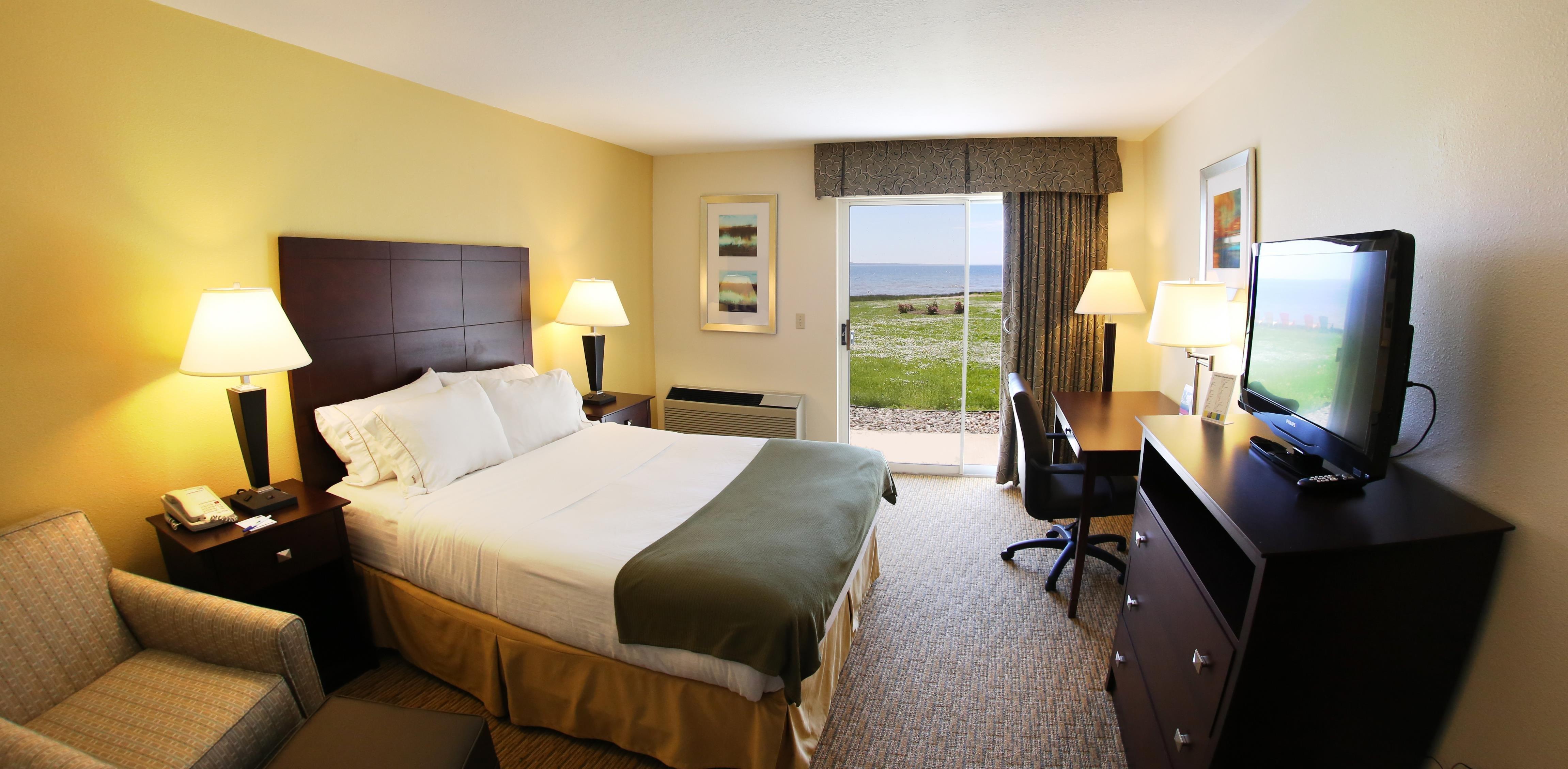 Express St Ignace-lake By Ihg St. Ignace
