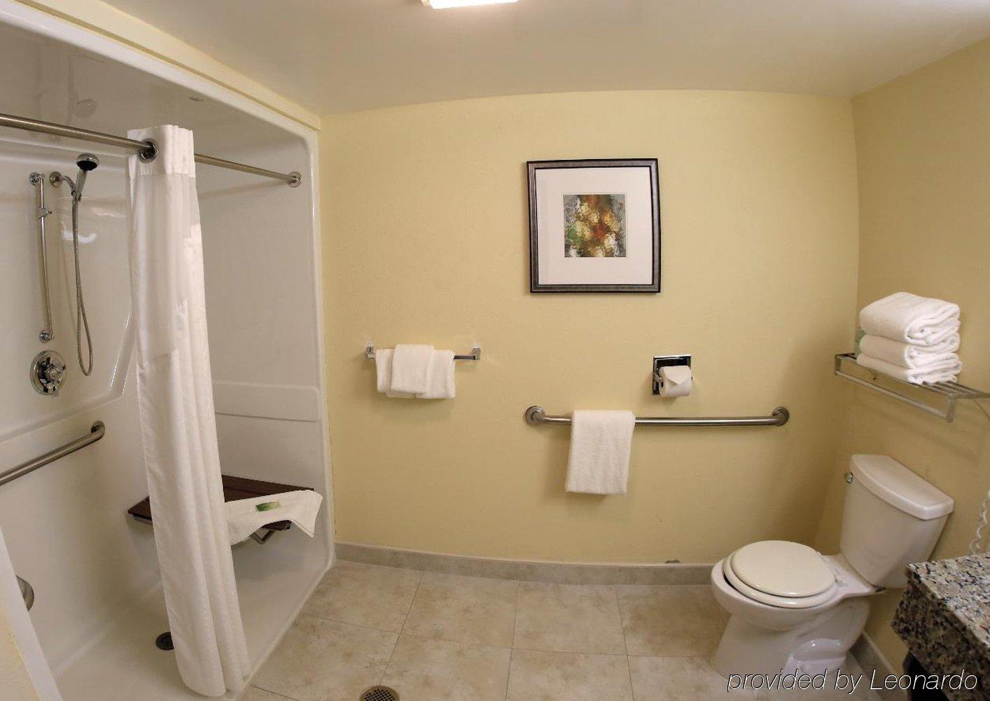 Hotel Express St Ignace-lake By Ihg