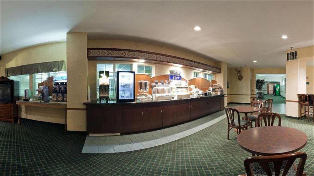 Express St Ignace-lake By Ihg 3*