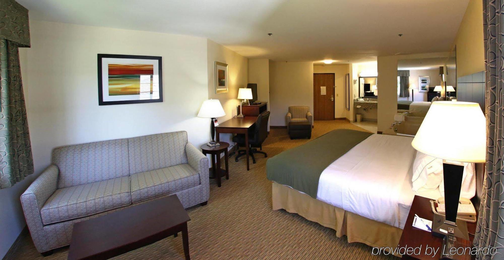 Hotel Express St Ignace-lake By Ihg 3*